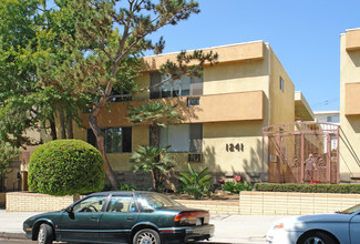 Flores Apartments in West Hollywood, CA - Building Photo - Building Photo