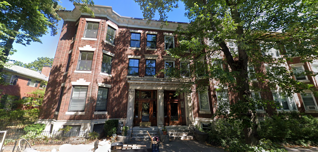 21 Euston St, Unit 1 in Brookline, MA - Foto de edificio - Building Photo