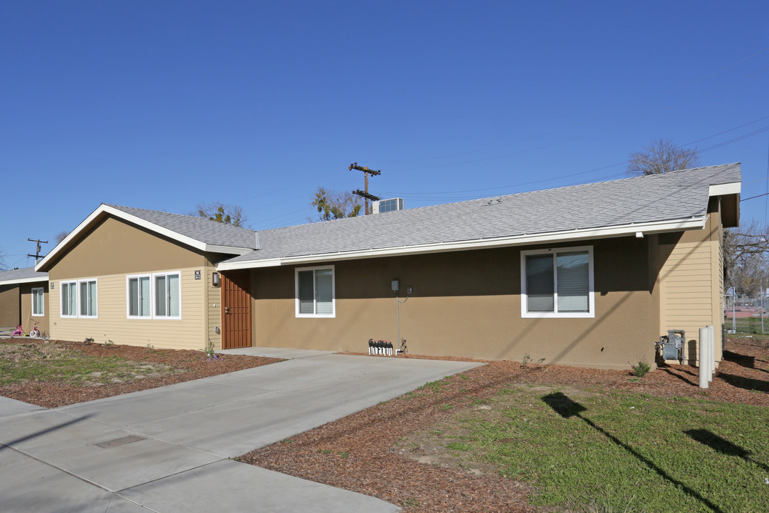 Esperanza Commons in Mendota, CA - Building Photo