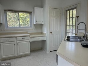 660 Gateway Dr SE in Leesburg, VA - Building Photo - Building Photo