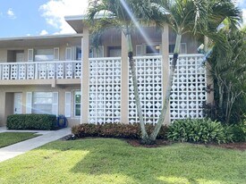 2480 Juniper Dr in Delray Beach, FL - Building Photo