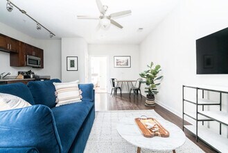 1016 18th Ave S in Nashville, TN - Building Photo - Building Photo