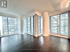 125-2125 Blue Jays Way in Toronto, ON - Building Photo - Building Photo