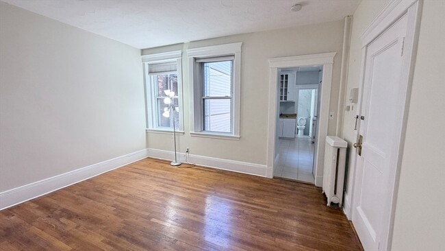 15 Parkman St, Unit 2C in Brookline, MA - Foto de edificio - Building Photo