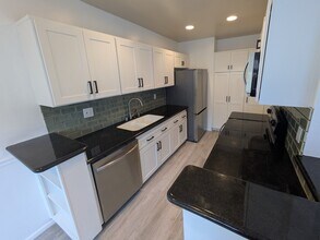 5349 Newcastle Ave, Unit 64 in Encino, CA - Building Photo - Building Photo