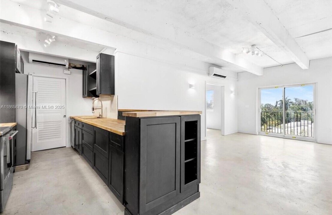 860 NE 78th St in Miami, FL - Building Photo