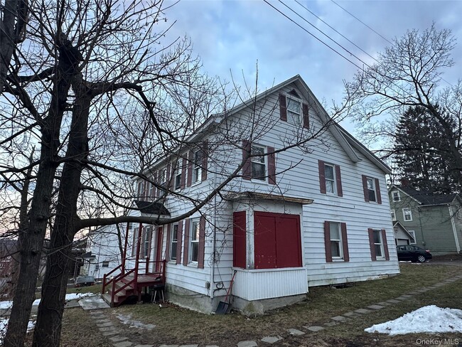 17 Church St in Marlboro, NY - Building Photo - Building Photo