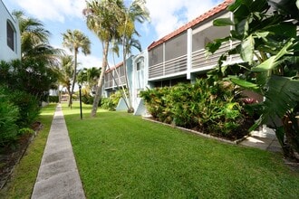 1432 S Lakeside Dr in Lake Worth Beach, FL - Building Photo - Building Photo