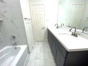 4913 Southwind St in Houston, TX - Building Photo - Building Photo