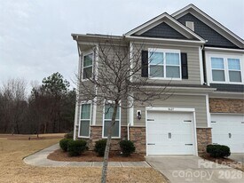 8627 Harris Lake Ln in Charlotte, NC - Building Photo