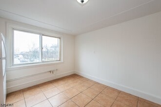 224 Glenwood Ave in Bloomfield, NJ - Building Photo - Building Photo