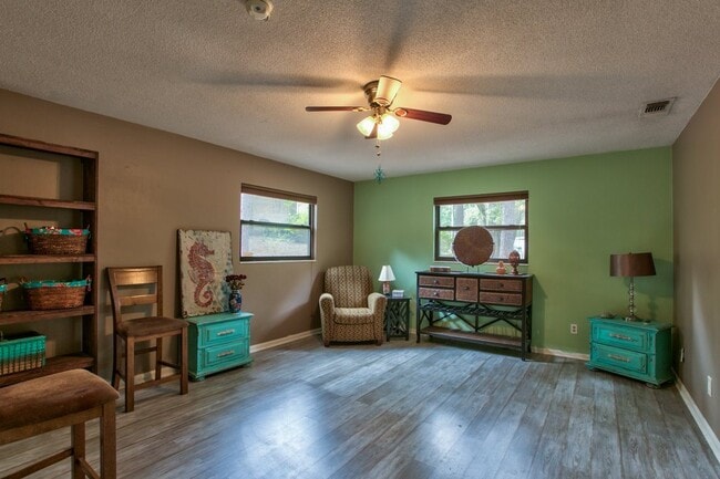 2409 Almond Dr in Tallahassee, FL - Building Photo - Building Photo