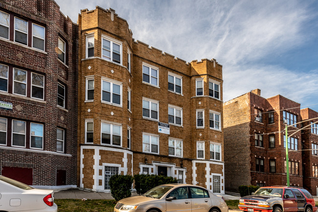 215 E 68th in Chicago, IL - Foto de edificio - Building Photo