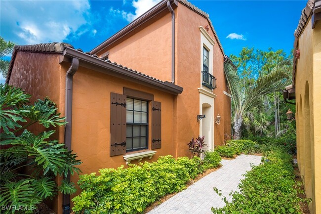 9161 Chula Vista St in Naples, FL - Foto de edificio - Building Photo