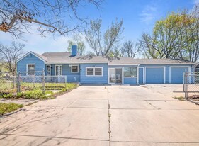 2321 E Mossman Ave in Wichita, KS - Building Photo