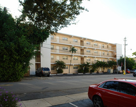 Eastover Apartments in Fort Lauderdale, FL - Building Photo - Building Photo