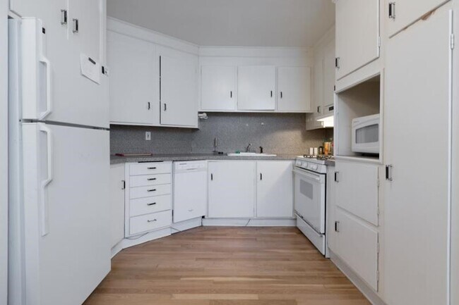 290 Commonwealth Ave, Unit A in Boston, MA - Building Photo - Building Photo