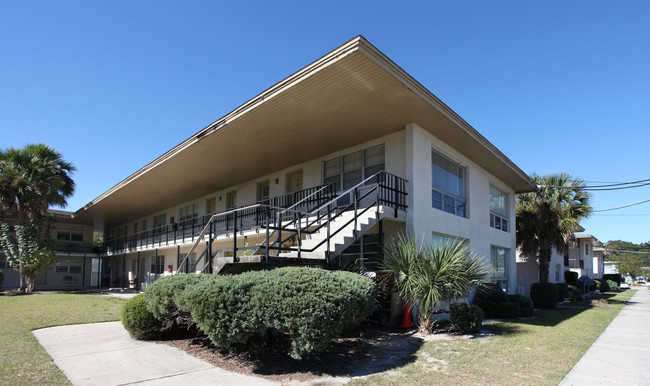 Monterey Manor Apartments in Jacksonville, FL - Foto de edificio - Building Photo