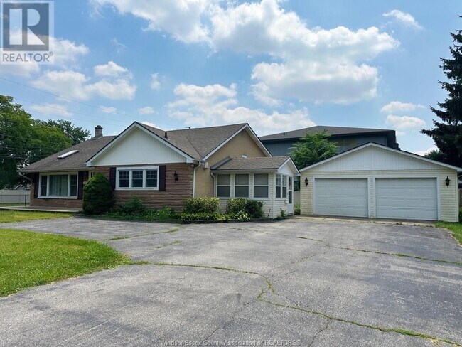 1665 Orford St in Windsor, ON - Building Photo - Building Photo