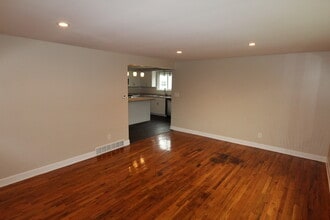5160 Roseview Ave, Unit Unit1Lower in Buffalo, NY - Building Photo - Building Photo
