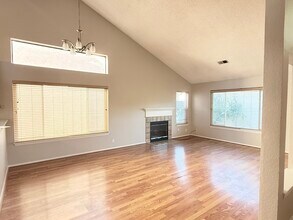 1143 Lerma Ln in Gilroy, CA - Building Photo - Building Photo