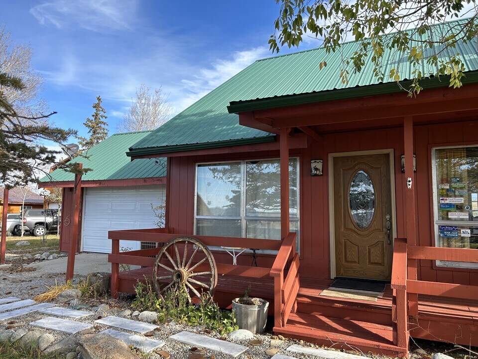 20 Orcutt Dr in Pinedale, WY - Building Photo