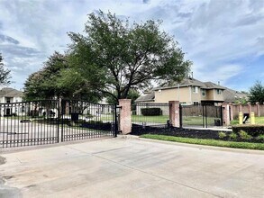 14127 Grovemist Ln in Houston, TX - Building Photo - Building Photo