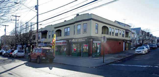 2505-2541 Main St in Bridgeport, CT - Foto de edificio - Building Photo