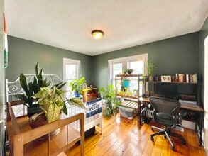 824 Lowry Ave NE, Unit 2 in Minneapolis, MN - Building Photo - Building Photo