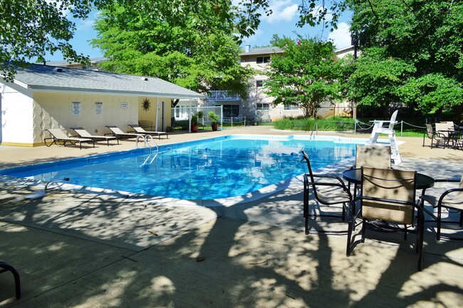 Coralain Gardens in Falls Church, VA - Building Photo - Building Photo