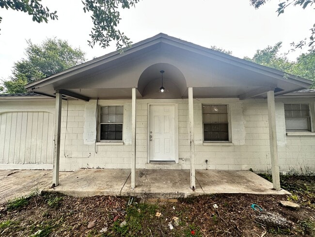 property at 4818 E Curtis St