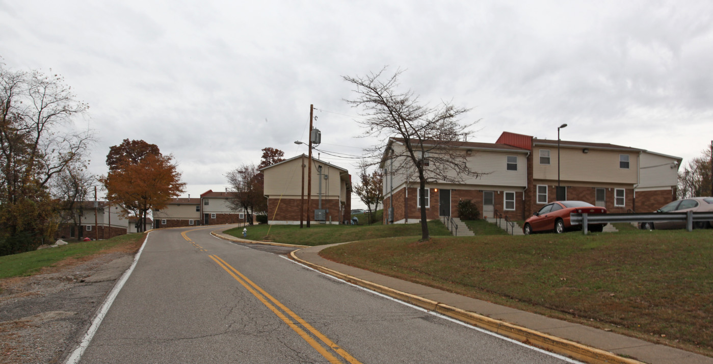 Hillcrest Village in Charleston, WV - Building Photo