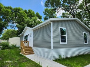 210 Janjo Dr in Mankato, MN - Foto de edificio - Building Photo