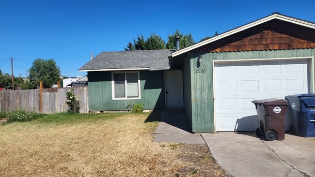 2926-2930 SW 23rd St in Redmond, OR - Building Photo - Building Photo