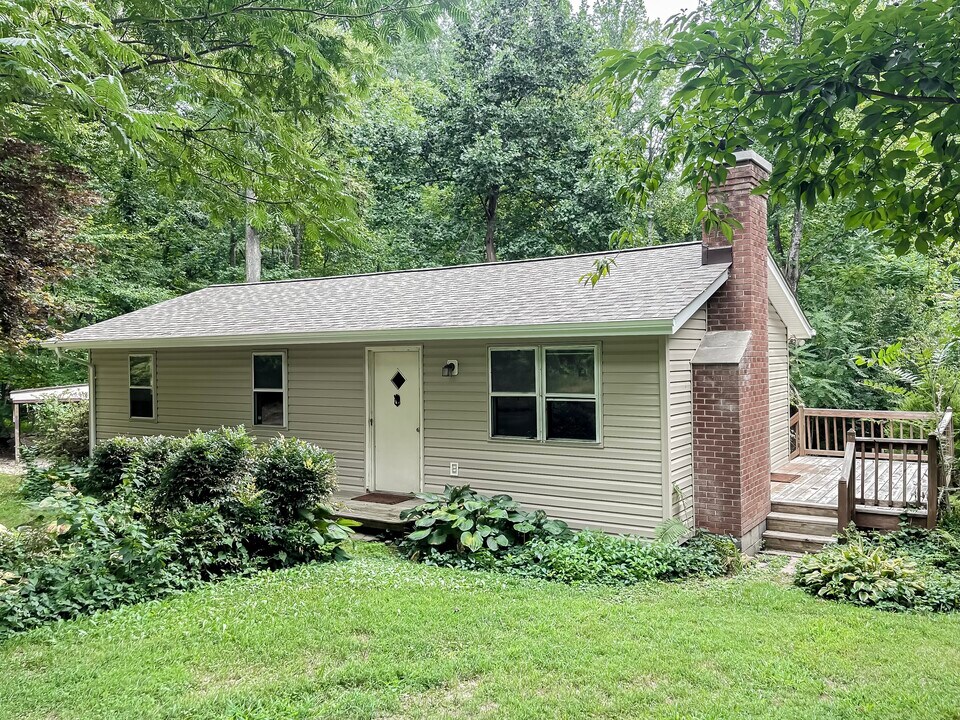 9395 Marcus Ln in La Plata, MD - Building Photo
