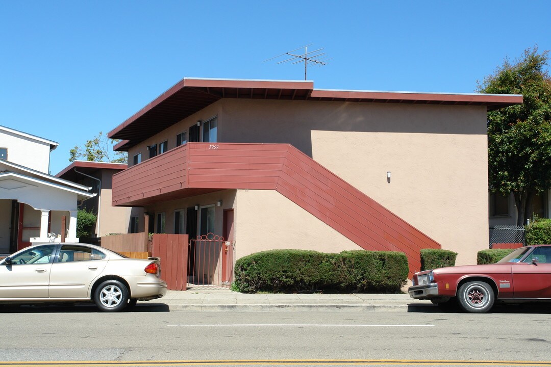 5757 Adeline St in Oakland, CA - Foto de edificio