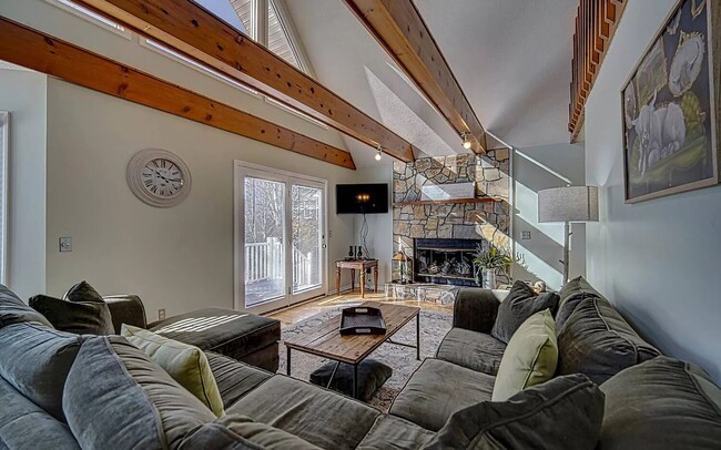 1896 Bell Eagle Dr in Hiawassee, GA - Building Photo - Building Photo