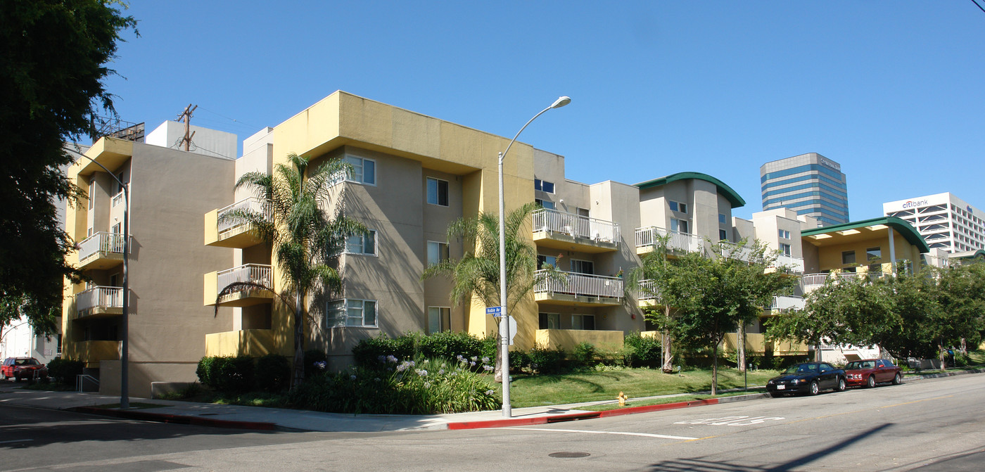 Noble Senior Housing in Sherman Oaks, CA - Building Photo