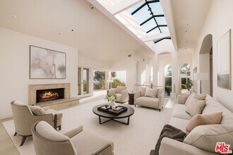 1136 Calle Vista Dr in Beverly Hills, CA - Building Photo - Building Photo