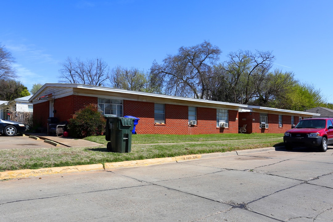 609-615 Hoover St in Norman, OK - Foto de edificio