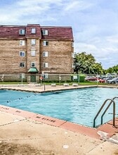 300 S Roselle Rd, Unit 307 in Schaumburg, IL - Foto de edificio - Building Photo