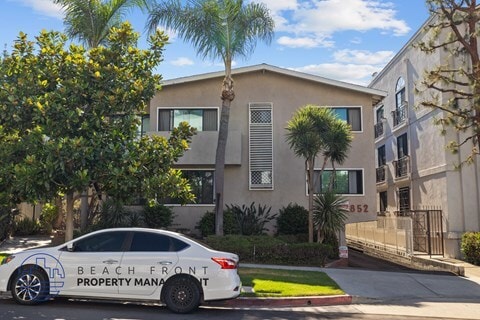852 S. Lucerne Blvd. in Los Angeles, CA - Foto de edificio - Building Photo