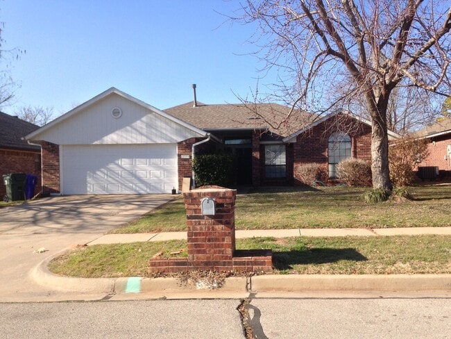 621 Gyrfalcon Dr in Norman, OK - Building Photo - Building Photo