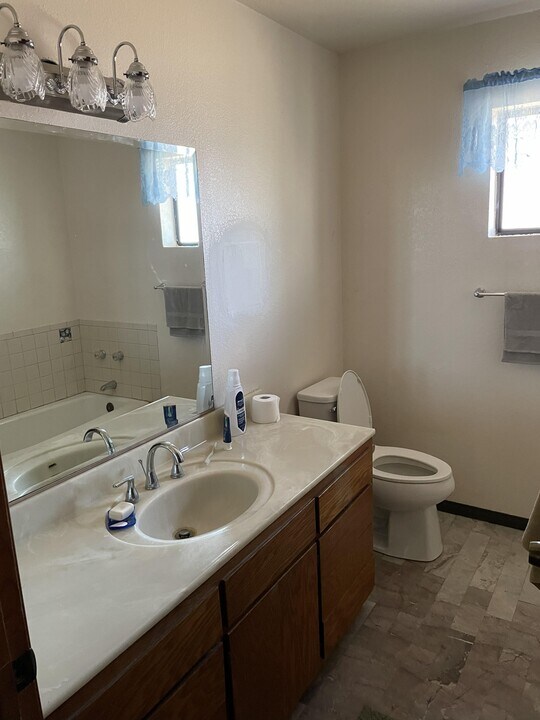 23820 Yucca Loma Rd in Apple Valley, CA - Foto de edificio