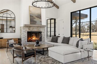 5805 Twin Peaks Trce in Austin, TX - Building Photo - Building Photo