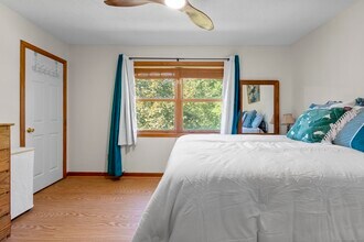 33 Big Spruce Ln in West Haven, CT - Building Photo - Building Photo