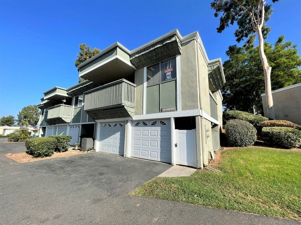 23282 Caminito Marcial in Laguna Hills, CA - Building Photo