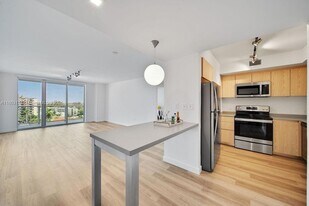 1500 Bay Rd, Unit M-0915 in Miami Beach, FL - Building Photo