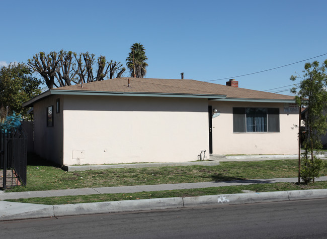 4823-4831 Live Oak St in Bell, CA - Building Photo - Building Photo