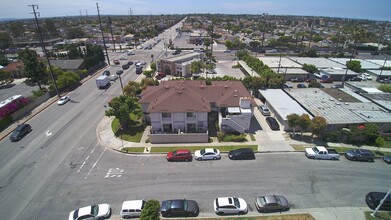 8472 Tamaru Dr in Huntington Beach, CA - Foto de edificio - Building Photo